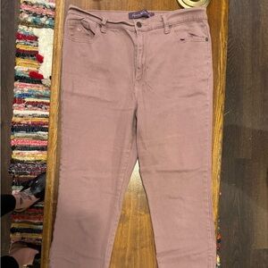 Gloria Vanderbilt, Amanda jeans. Good used condition. Light purple